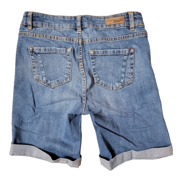 Mia | Women's Mid Rise Light Wash Denim Jean Shorts - Picture 5 of 7